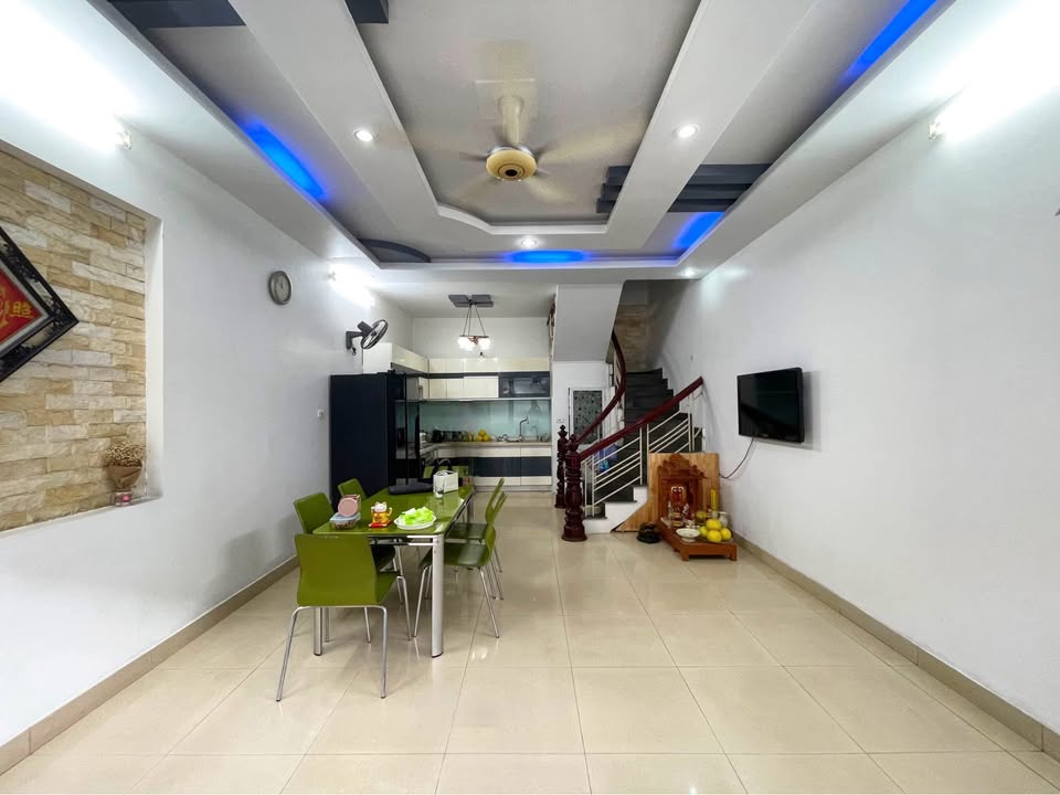 Nhà 4.5 tầng Hoàng Thế Thiện 45m² giá 5.2 tỷ - Không gian sống thoáng đãng!