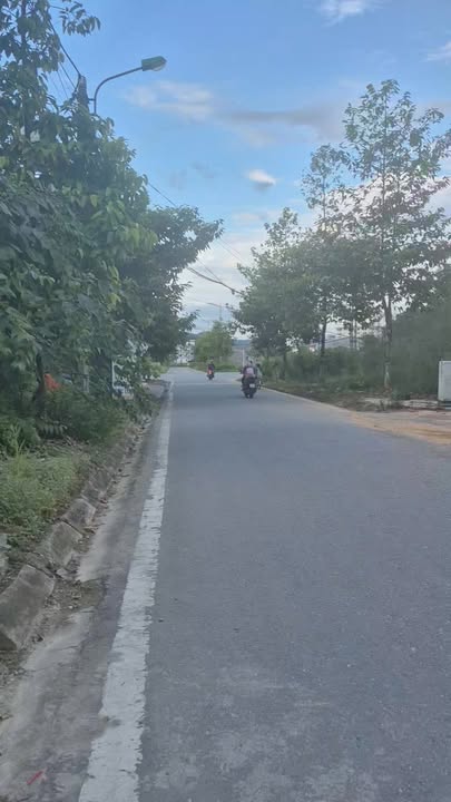 Nhà 2 tầng mặt tiền kinh doanh đường Vương Thừa Vũ Lào Cai 100m² giá 2.7 tỷ - Đầu tư sinh lời ngay!