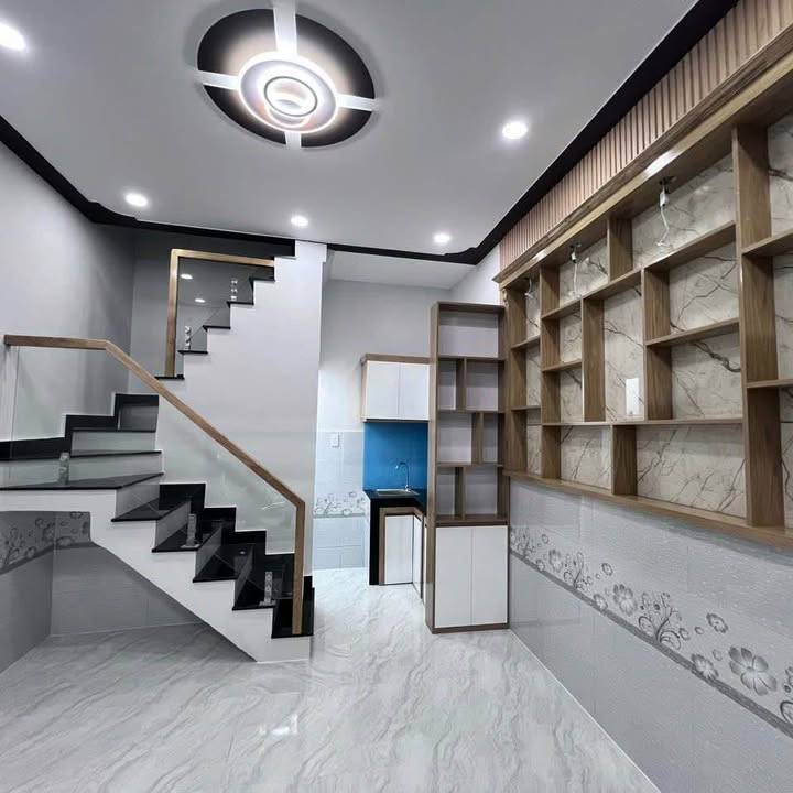 Nhà bán ngay hẻm chợ Hiệp Thành, Quận 12, 17m² giá 800 triệu - Cơ hội vàng cho nhà đầu tư!