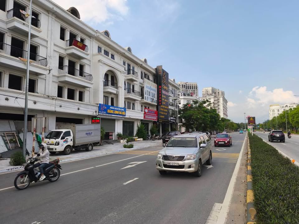 Nhà 4,5 tầng mặt đường Trần Phú, Vĩnh Yên 127m² - Kinh doanh siêu lợi nhuận!