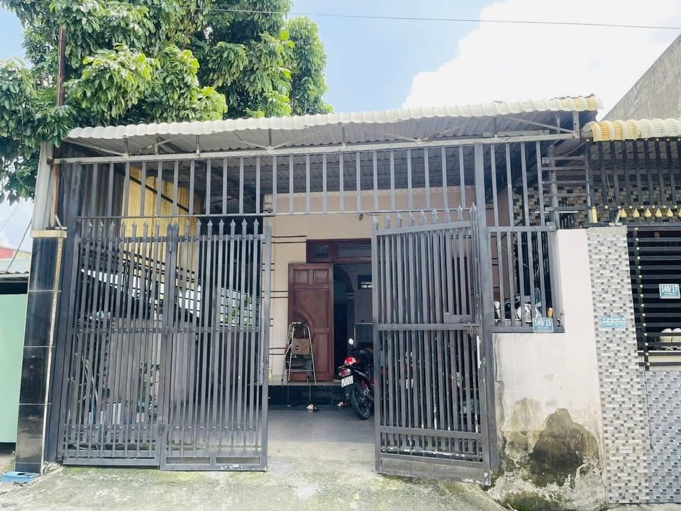 Nhà Dĩ An 103m² giá 3.75 tỷ - Gần chợ Tự Phát, sân ô tô thoải mái!