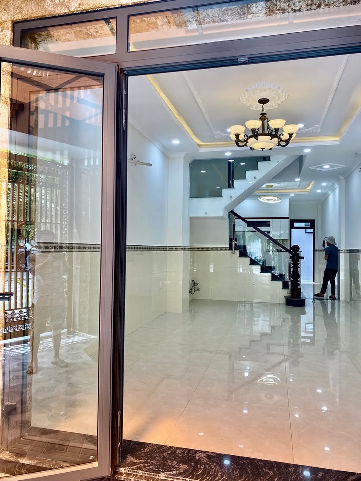 Nhà phố Tân Đông Hiệp, Dĩ An 68m² giá 5.2 tỷ - Sổ đỏ chính chủ, hoàn công đầy đủ!