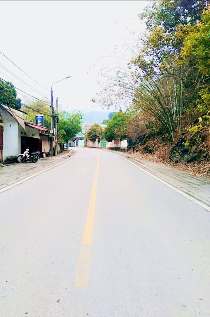 Nhà bán tổ 4 phường Sông Bằng 233m² giá 1 tỷ - Kinh doanh thuận lợi!