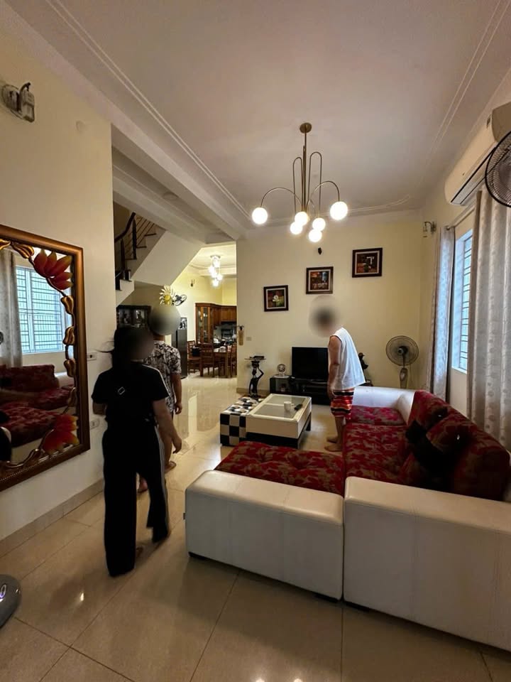 Nhà 2 tầng Đội Cung, Vinh 112m² giá 6 tỷ - Bán gấp, nội thất đầy đủ!