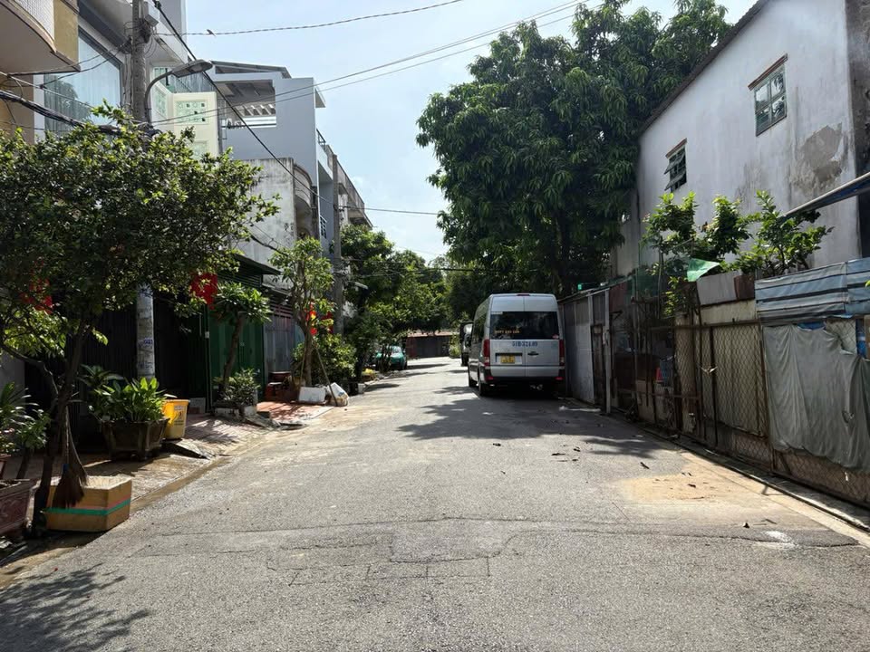 Nhà bán hẻm 8m Lê Văn Quới, 90m², giá 9.3 tỷ - Sổ hồng chính chủ, thương lượng!