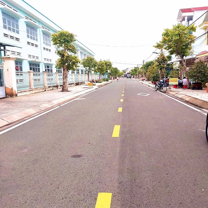 Đất nền trung tâm xã Phú Hựu 84m² giá 1 tỷ - Sổ hồng chính chủ, thương lượng ngay!