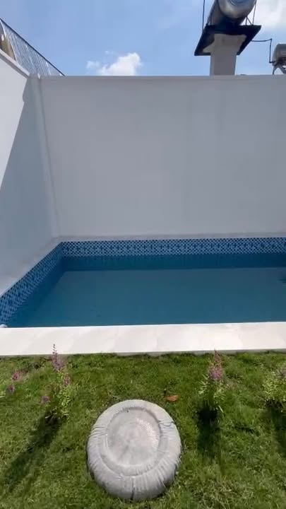 Nhà phố Hòa Thành 150m² giá 2.45 tỷ - Sân thượng rộng rãi, hồ bơi tiện nghi!