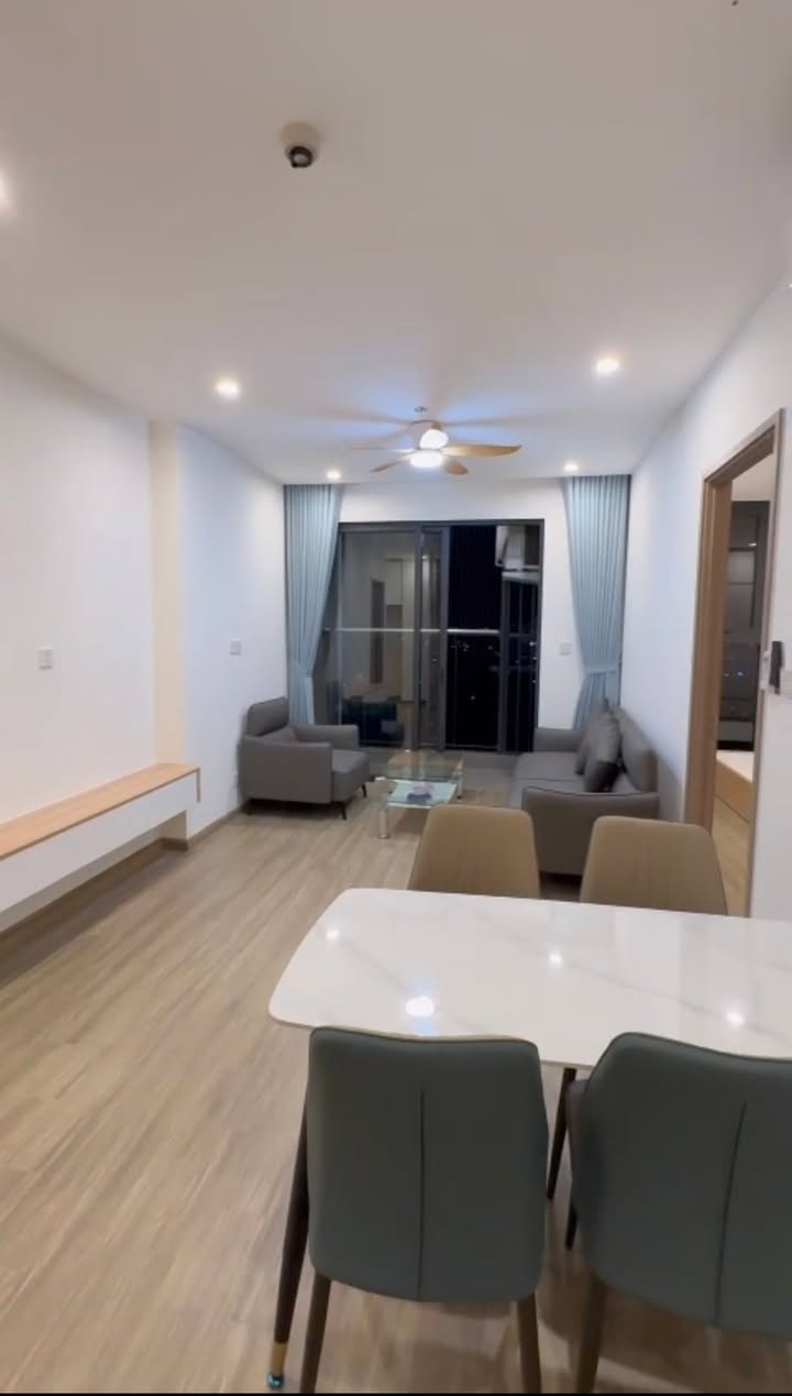 Căn hộ Vinhomes Smart City Tây Mỗ 64m² giá 13,5 triệu - Nội thất đầy đủ, vào ở ngay!