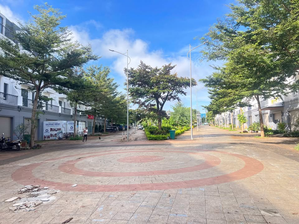 Bán nhà FrontHouse khu Ecocity Buôn Ma Thuột 126m² giá 6.3 tỷ - Vị trí vàng, thiết kế hiện đại!