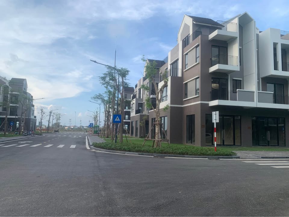 Townhouse Ecopark Vinh 181m² giá thỏa thuận - Căn góc thoáng sáng, sổ đỏ liền tay!