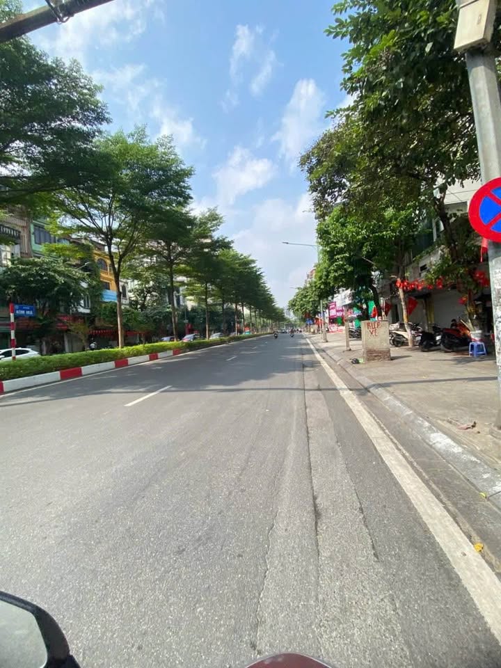 Nhà mặt phố Kim Mã 44m² giá 12 tỷ - Kinh doanh đỉnh cao, full nội thất!