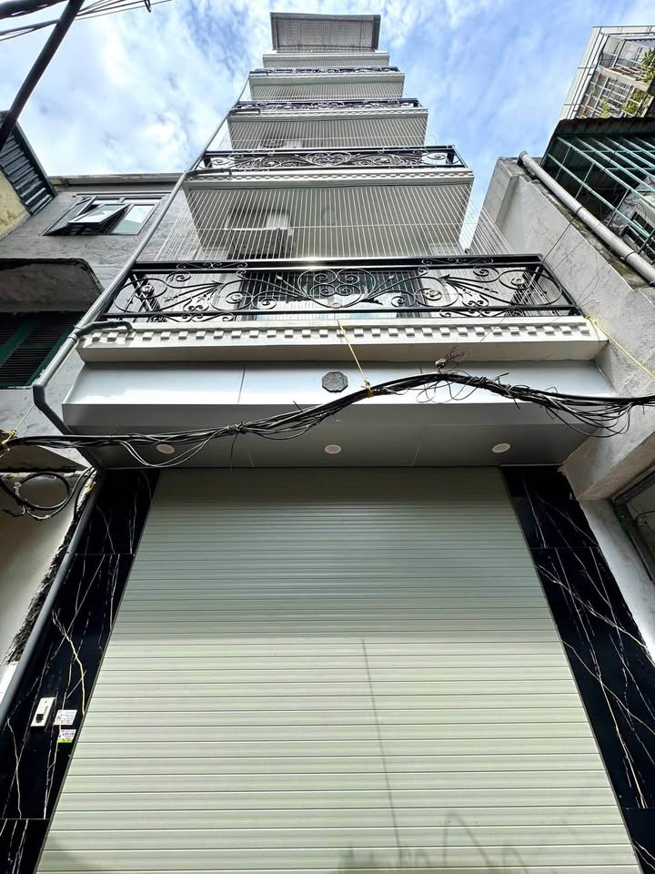 Nhà 6 tầng Tân Mai Hoàng Mai 41m² giá 12.9 tỷ - Thiết kế hiện đại, sẵn sàng ở ngay!