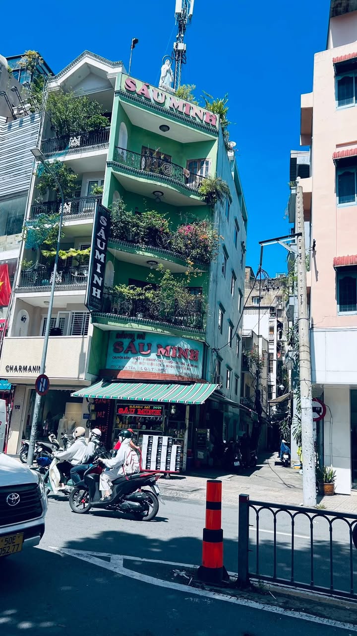 Mặt bằng cho thuê góc đường Võ Văn Tần, Quận 3 - Ngang 7m, Thoáng đẹp, Kinh doanh thuận lợi!