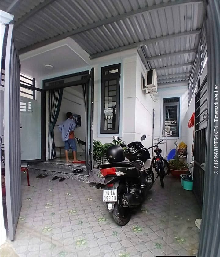 Nhà phố Dĩ An 60m² giá 3.7 tỷ - Sẵn sàng vào ở với nội thất đầy đủ!