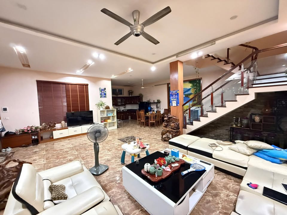 Nhà phố 3 tầng lô góc 161m² tại Đồng Tiến - Giá chỉ 5 tỷ!