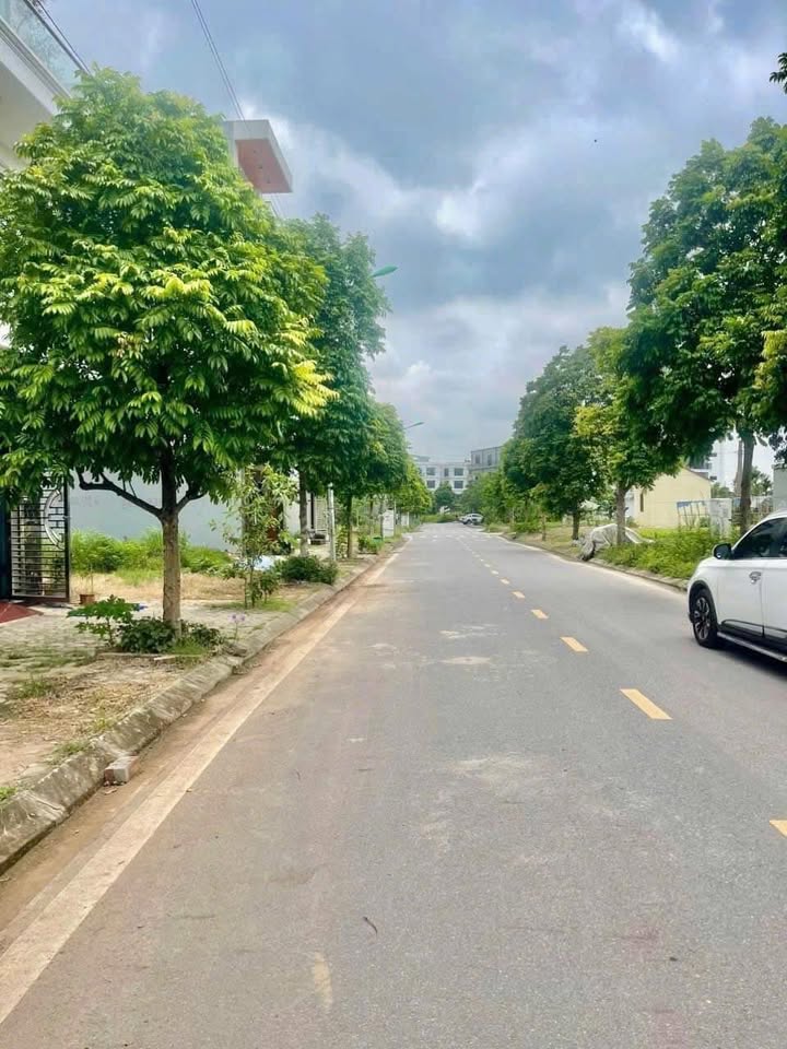 Đất nền KĐT Bách Việt Dĩnh Kế 70m² giá chỉ 3xx triệu - Sẵn sàng xây dựng!