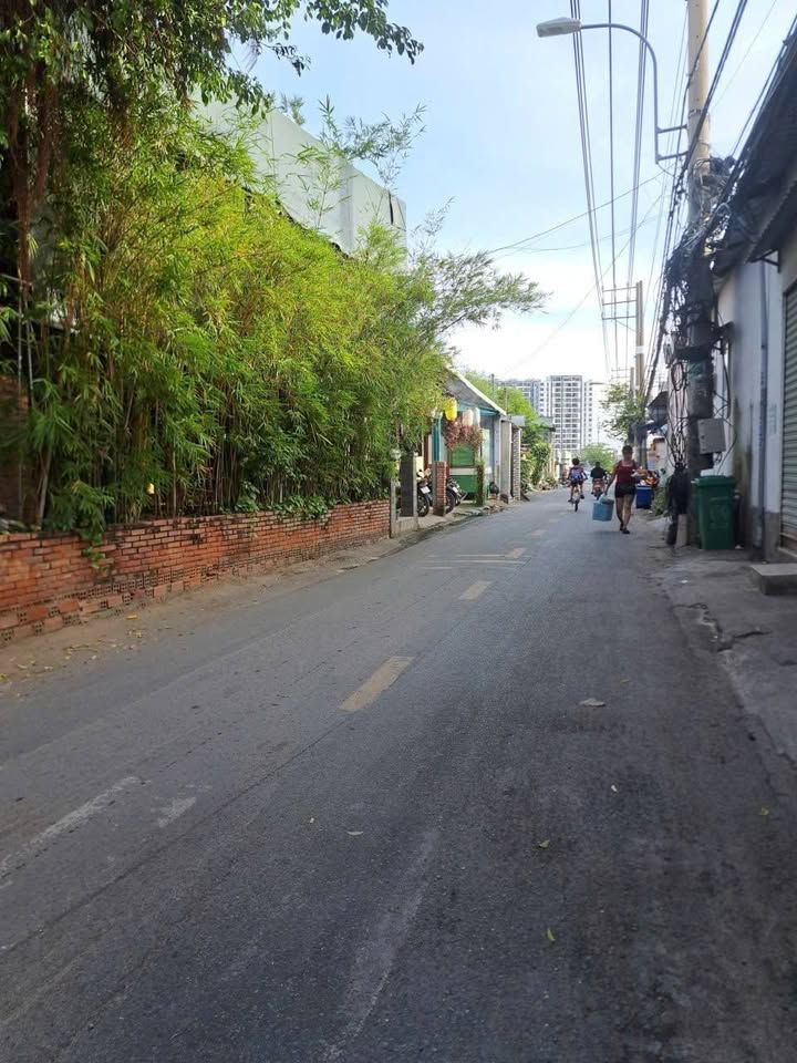 Đất nền Phú Hữu 120m² giá 600 triệu - Sổ đỏ chính chủ, xây dựng tự do!