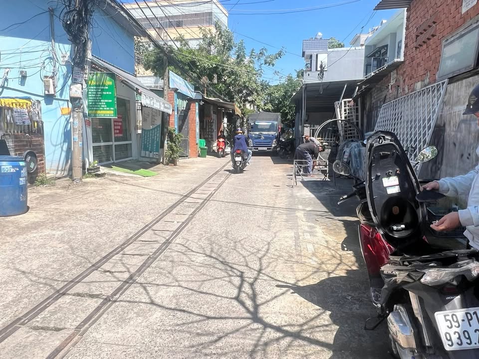 Đất mặt tiền đường 147, Phước Long B, Quận 9, 200m² - Cơ hội đầu tư sinh lời!