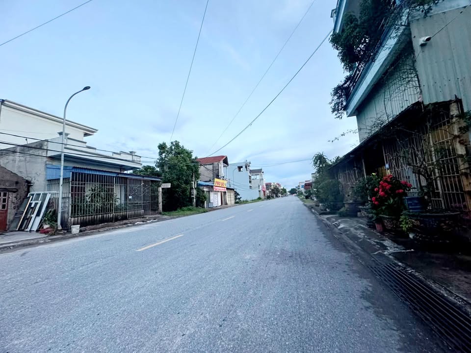 Nhà 3 tầng mới xây trên Quốc lộ 37B, 80m² chỉ 2 tỷ - Cơ hội đầu tư tuyệt vời!