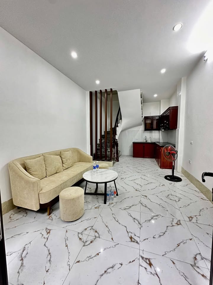 Nhà cho thuê 5 tầng Lĩnh Nam, Hoàng Mai 28m² - Phù hợp hộ gia đình dài hạn!