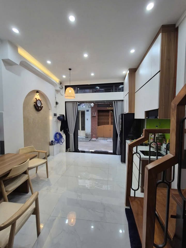 Nhà riêng 3 tầng Nguyễn Tri Phương Q10 - Full nội thất, hẻm xe hơi chỉ 5.1 tỷ!