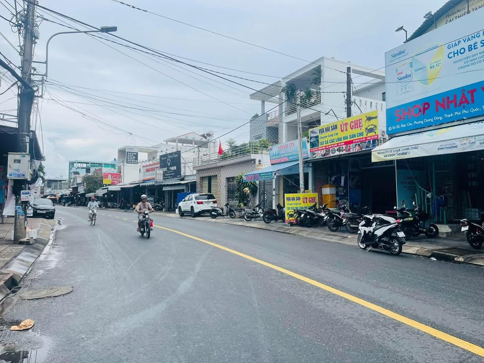 Đất nền đẹp Phú Quốc 70m² giá 1.5 tỷ - Sổ đỏ chính chủ, vị trí vàng!