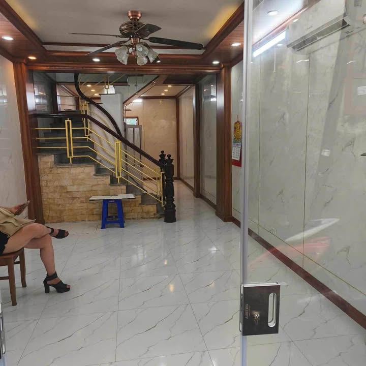 Nhà 3 tầng Tứ Liên Tây Hồ 36m² giá 4.55 tỷ - Tiện nghi đầy đủ, cách ô tô 10m!