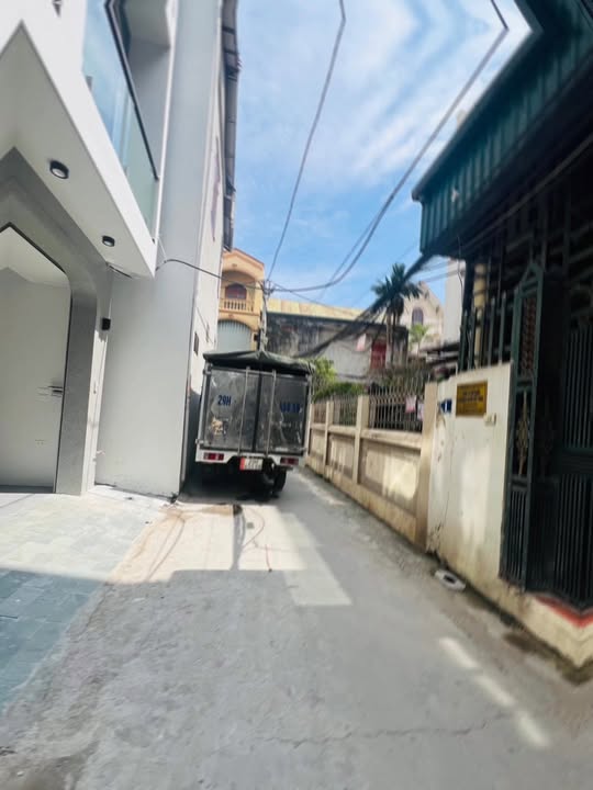 Nhà phố Thạch Bàn 42m² giá 10 tỷ - Ô tô vào tận nhà, thang máy hiện đại!