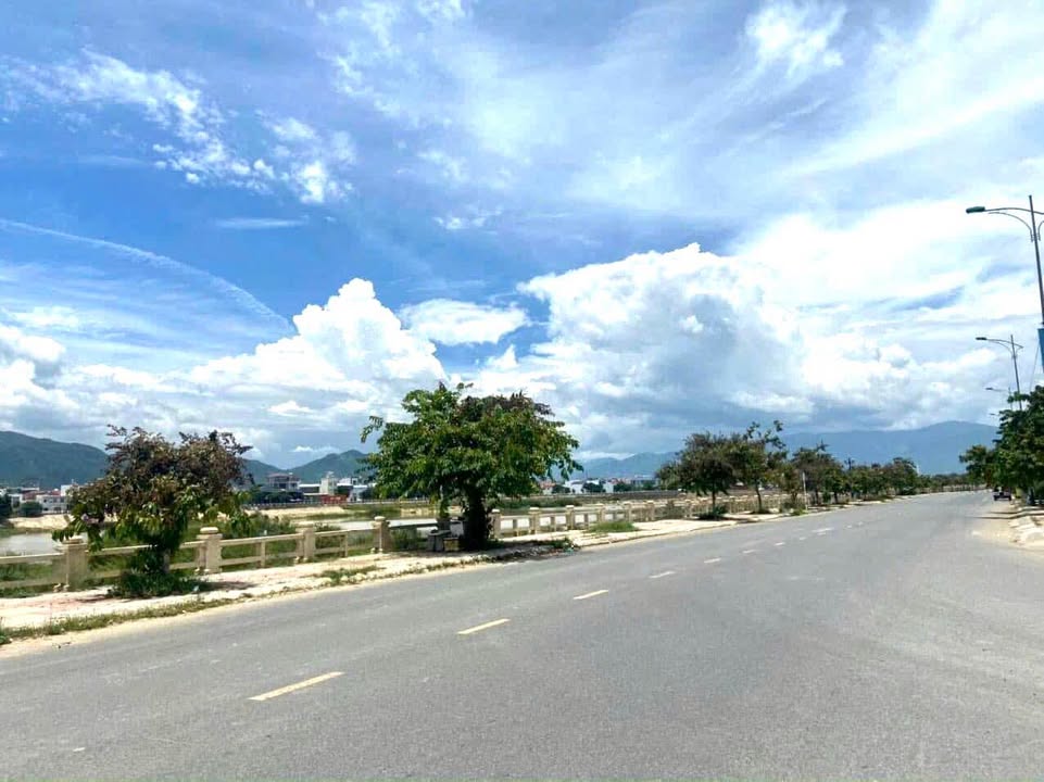 Đất Tái định cư Diên Khánh 90m² giá 1.68 tỷ - Sổ đỏ xây dựng tự do!