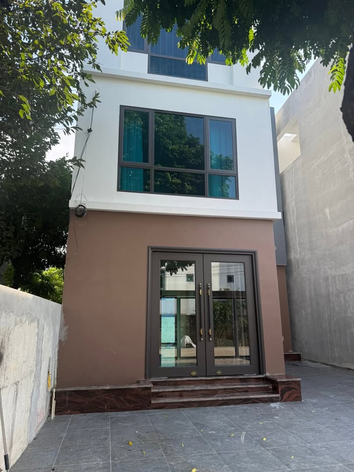 Nhà 3 tầng đẹp tại Khu đô thị Crown Villas Thái Nguyên 154,5m² - Thiết kế hiện đại, giá tốt!