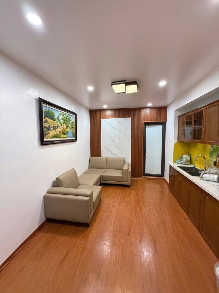 Căn hộ tập thể cho thuê tại Nguyễn Chí Thanh, Đống Đa 70m² - Giá chỉ 9.5 triệu/tháng!