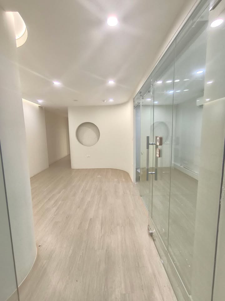 Cho thuê văn phòng mặt phố Minh Khai 120m² giá 20 triệu - Không gian làm việc lý tưởng!