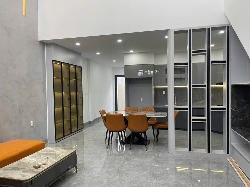 Nhà Mê Lửng Hẻm 382 Y Moan, BMT 108m² giá 3.39 tỷ - Full nội thất, sẵn sàng ở ngay!