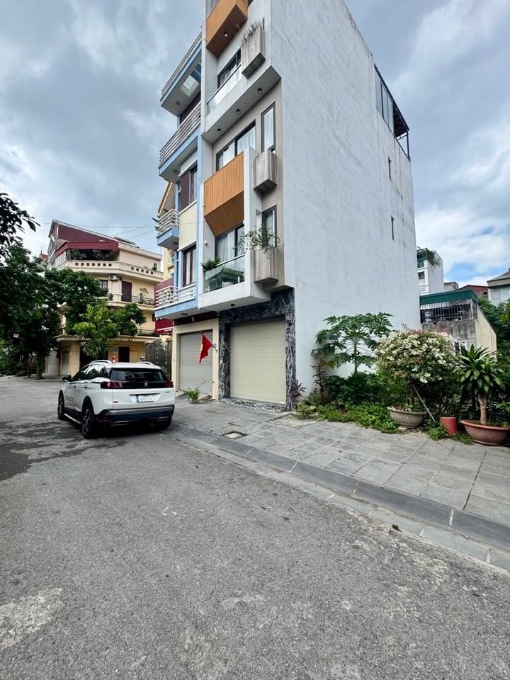 Nhà phố Việt Hưng Long Biên 90m² giá 2 tỷ - Vị trí đắc địa kinh doanh