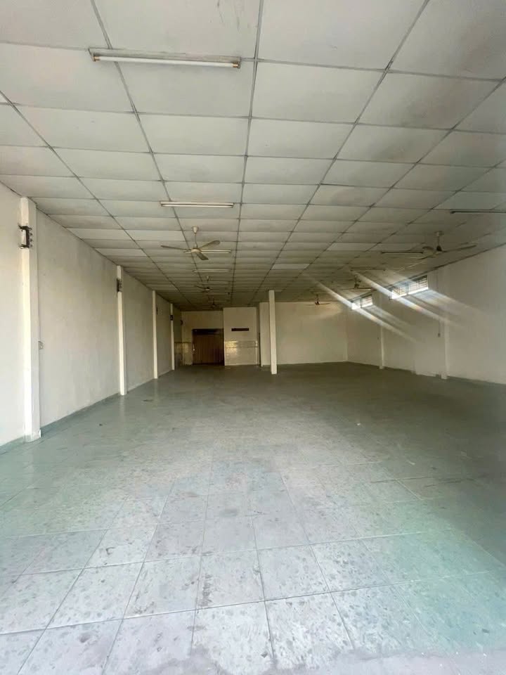 Kho xưởng cho thuê mặt tiền tại Bình Trị Đông A, Bình Tân 216m² giá 18 triệu - Cơ hội đầu tư hấp dẫn!