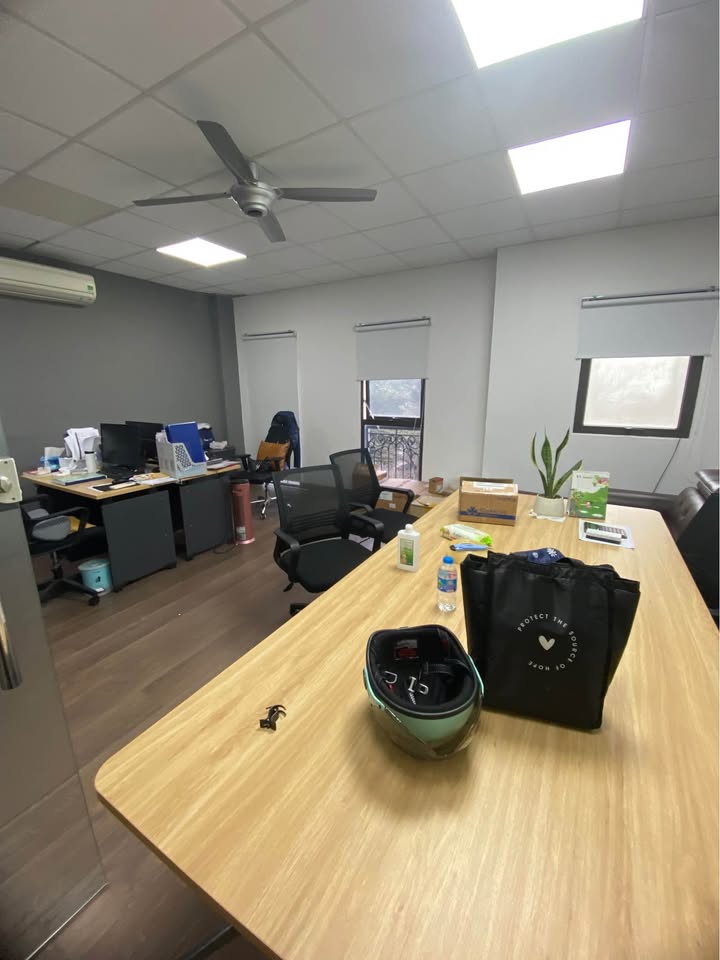 Biệt thự cho thuê 100m² tại Nguyễn Chánh, Yên Hoà - Nhà mới đẹp, có thang máy!