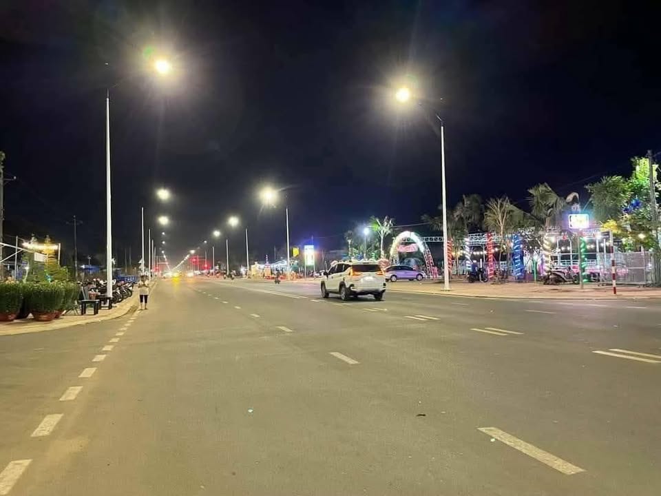 Đất thổ cư mặt tiền Nguyễn Chí Thanh 240m² giá 9.6 tỷ - Sổ đỏ chính chủ!