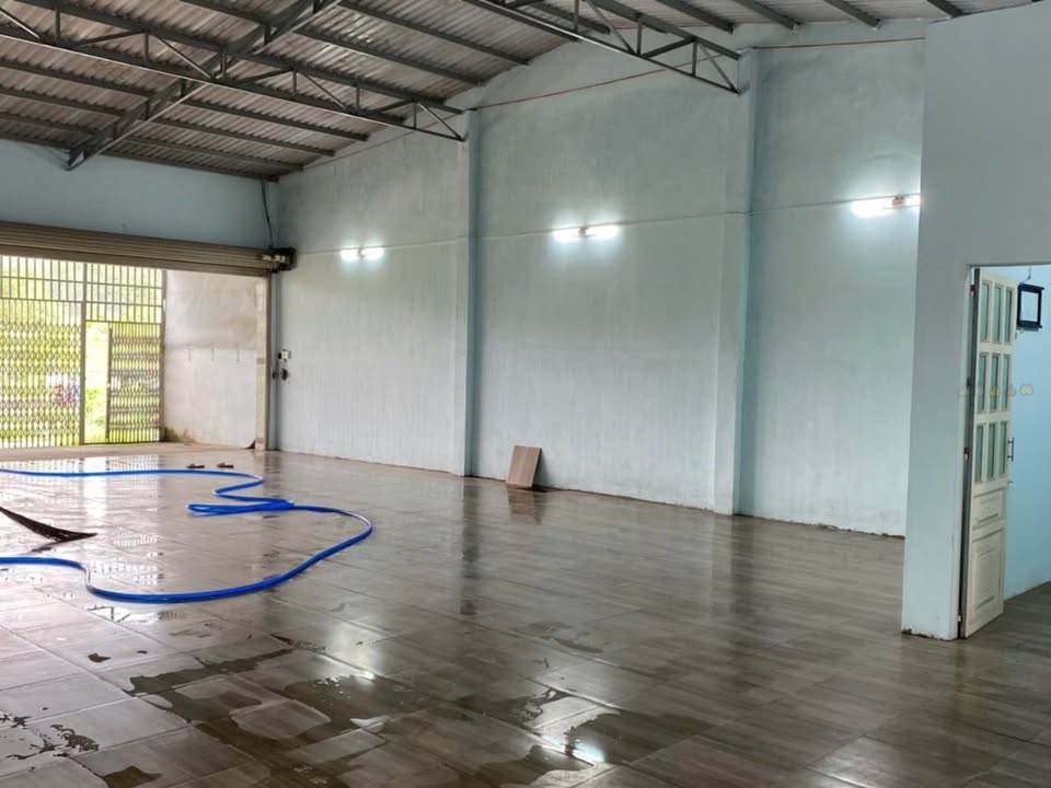 Kho cho thuê mặt tiền Nguyễn Thị Khuê, Hóc Môn, 200m² - Giá chỉ 8 triệu/tháng!