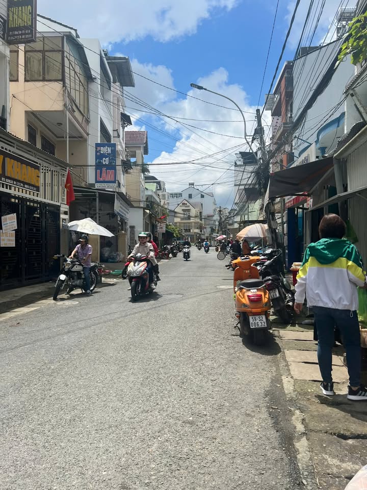 Nhà phố đường Đồng Tâm Đà Lạt 156.2m² giá 12.5 tỷ - Sổ đỏ chính chủ!