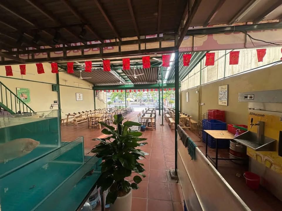 Quán Bia Hơi Mặt Tiền Lương Định Của Quận 2 - Diện Tích 200m², Giá Thuê 45 Triệu/Tháng!