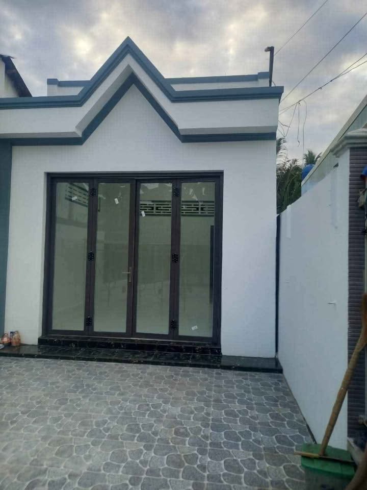 Nhà đẹp hẻm xe hơi KP3, Thị Trấn Giồng Trôm, 112m² giá chỉ 950 triệu - Sẵn sàng vào ở ngay!