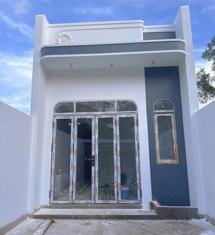 Nhà Phú Tân 125m² giá 1.39 tỷ - Sân đậu ô tô, sổ đỏ chính chủ!