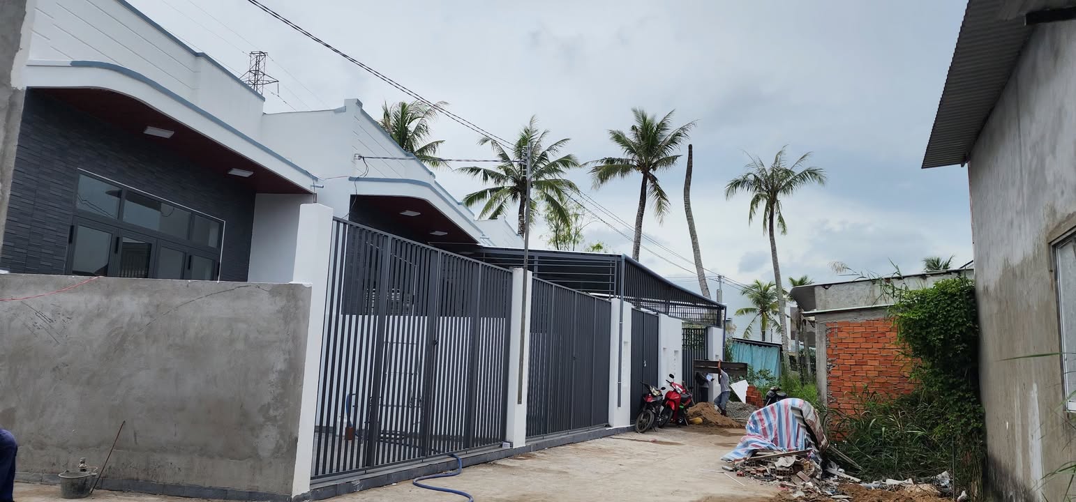 Nhà xây mới 100% tại hẻm 42 Trần Quang Khải, Sóc Trăng - Giá chỉ 1.35 tỷ!