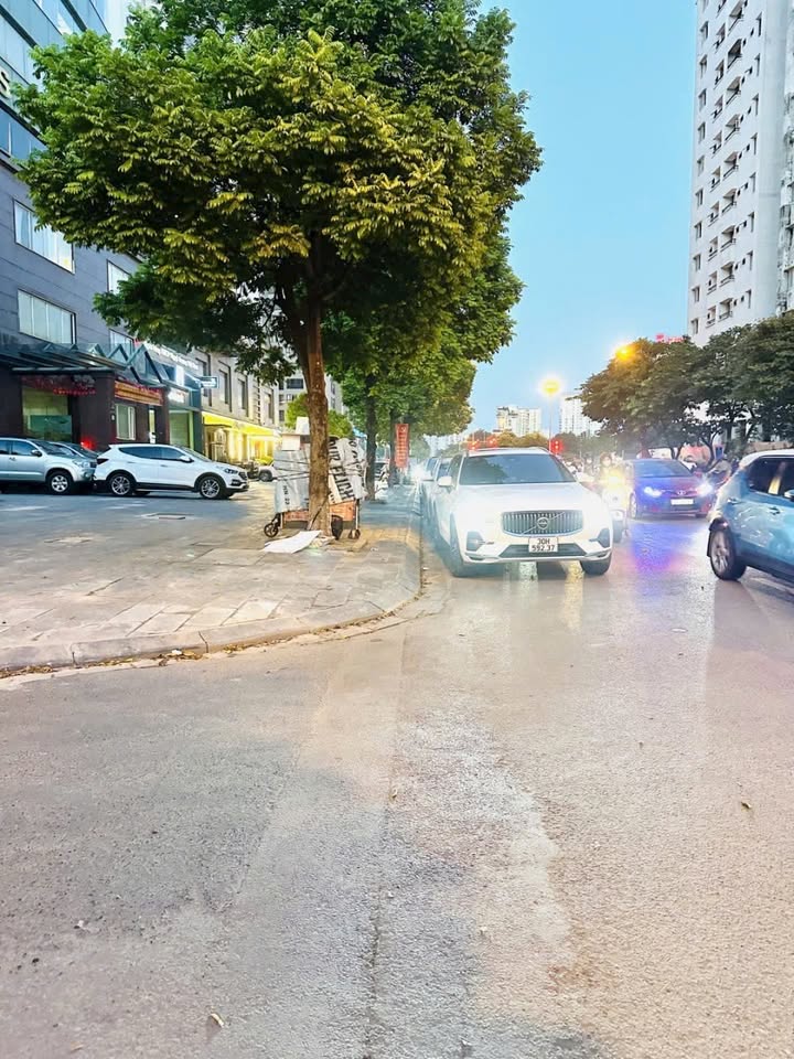 Đất nền lô góc Thạch Bàn 42m² giá 8 tỷ - Đường ô tô thông thoáng!