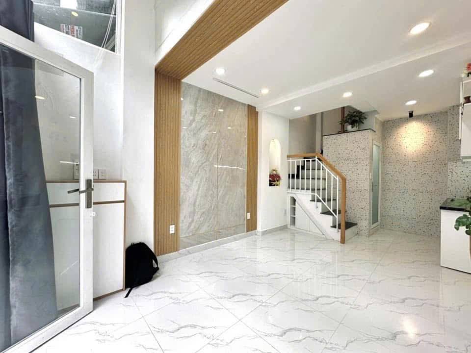 Nhà riêng Bình Thạnh 20m² giá 5.3 tỷ - Vị trí trung tâm, hẻm sạch đẹp!