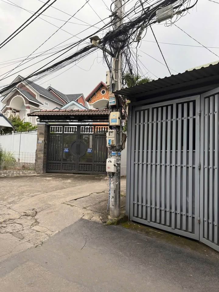 Nhà C4 góc 2 mặt tiền Trấn Biên 100m² giá 4 tỷ - Vị trí đắc địa gần chợ!