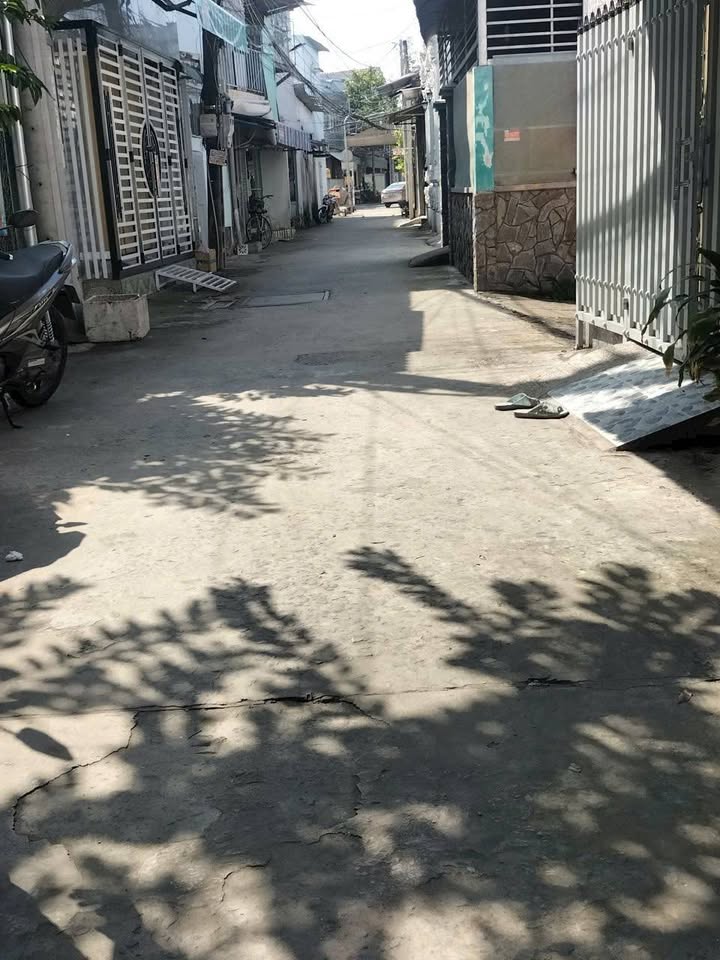 Nhà bán gấp hẻm ô tô P.3 Mỹ Tho 84m² giá 2.3 tỷ - Thiết kế kiên cố, đầy đủ tiện nghi!