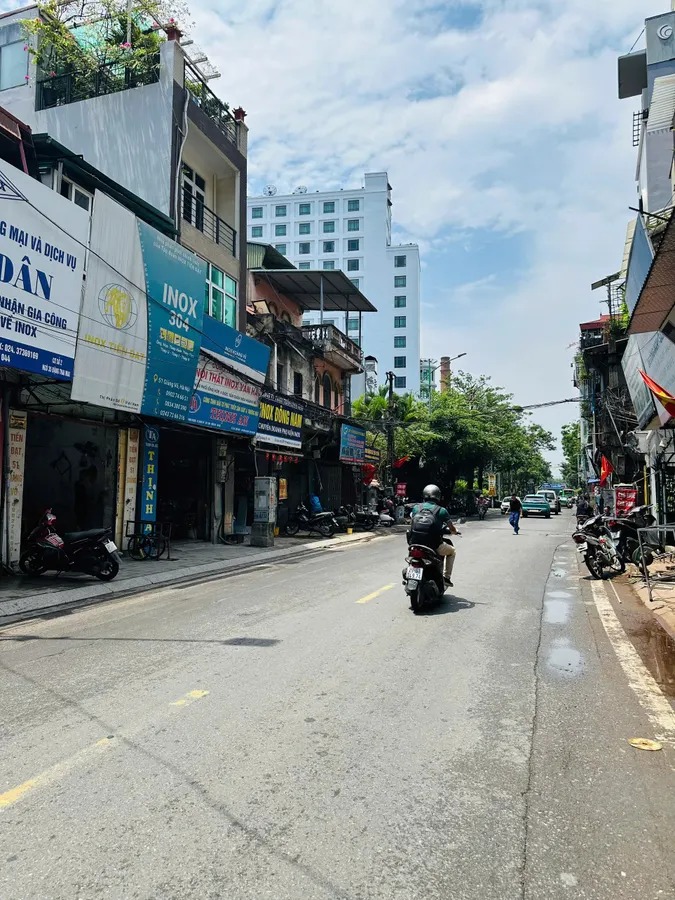 Nhà mặt phố Giảng Võ, Đống Đa 104m² giá 38.5 tỷ - Cơ hội đầu tư tuyệt vời!