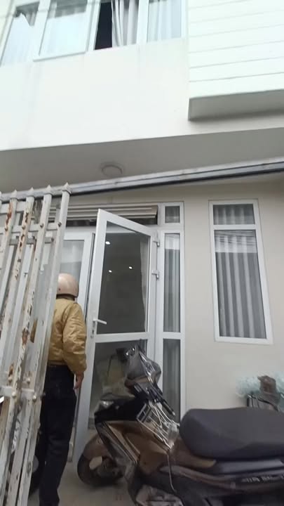 Nhà phố Đà Lạt 55m² giá 2.7 tỷ - Bán gấp, Sổ đỏ chính chủ!