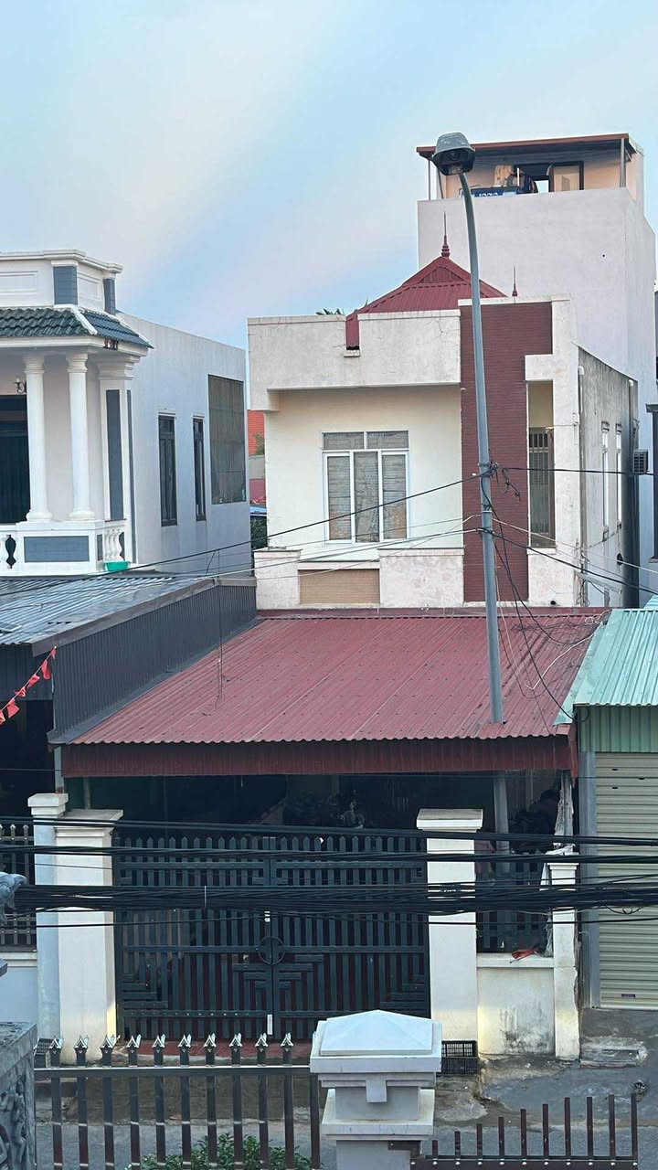 Nhà mặt đường Đông Phong, Hải Phòng 117m² giá 6.2 tỷ - Sân vườn rộng rãi!